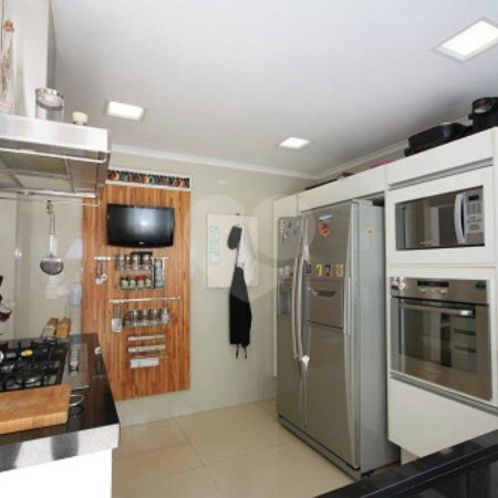 Casa à venda com 4 quartos, sendo 2 suítes, no condomínio Melbourne Residence, São Paulo - SP