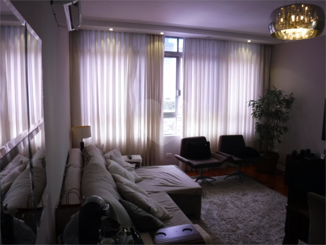 Apartamento à venda com 2 quartos, sendo 1 suíte,  em Boqueirão, Santos, SP