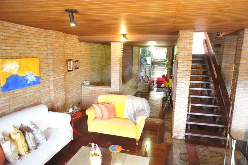 Casa à venda com 4 quartos, sendo 1 suíte,  em Vila Suissa, Mogi das Cruzes, SP