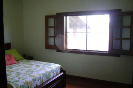 Casa à venda com 5 quartos, sendo 3 suítes, no condomínio Estância Marambaia, Vinhedo - SP