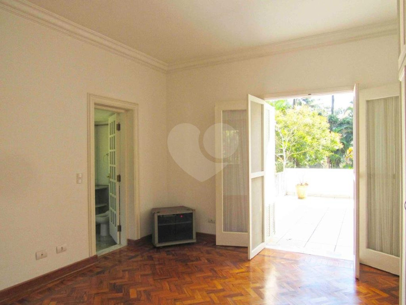 Casa à venda com 4 suítes no condomínio Chácara Flora, São Paulo - SP