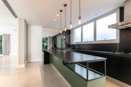 Casa à venda com 4 suítes no condomínio Hípica Garden, São Paulo - SP