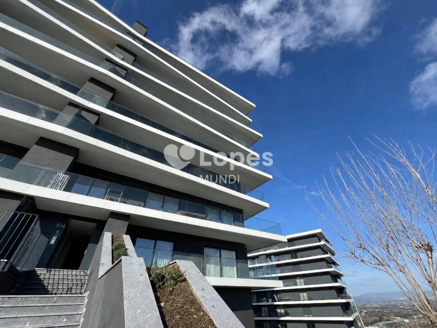 Apartamento T3 à venda em Águas Santas, Maia, Portugal – Varanda e garagem