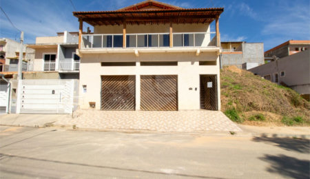 Casa à venda com 3 quartos, sendo 1 suíte,  em Reneville, Mairinque, SP