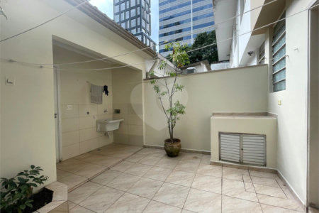 Sobrado para alugar com 3 quartos, sendo 2 suítes, em Itaim Bibi, São Paulo, SP