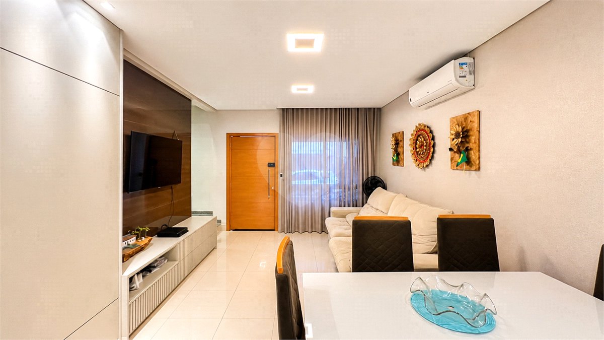 Casa à venda com 3 suítes no condomínio Palm Village, Cuiabá - MT