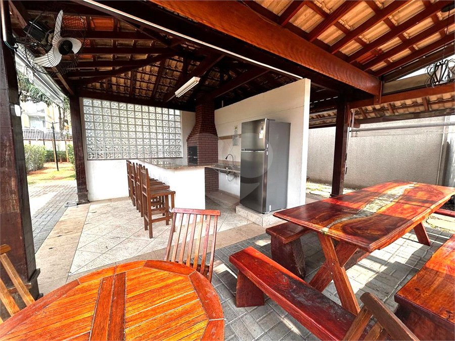 Apartamento à venda com 3 quartos, sendo 1 suíte,  em Vila Paulo Silas, São Paulo, SP