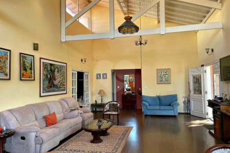 Casa à venda com 4 quartos, sendo 3 suítes,  no condomínio Terras de Santa Teresa, Itupeva - SP