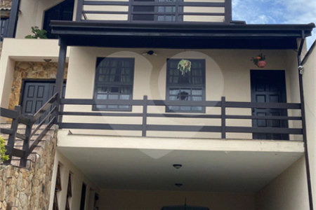Sobrado à venda com 3 quartos, sendo 1 suíte,  em Vila Suissa, Mogi das Cruzes, SP