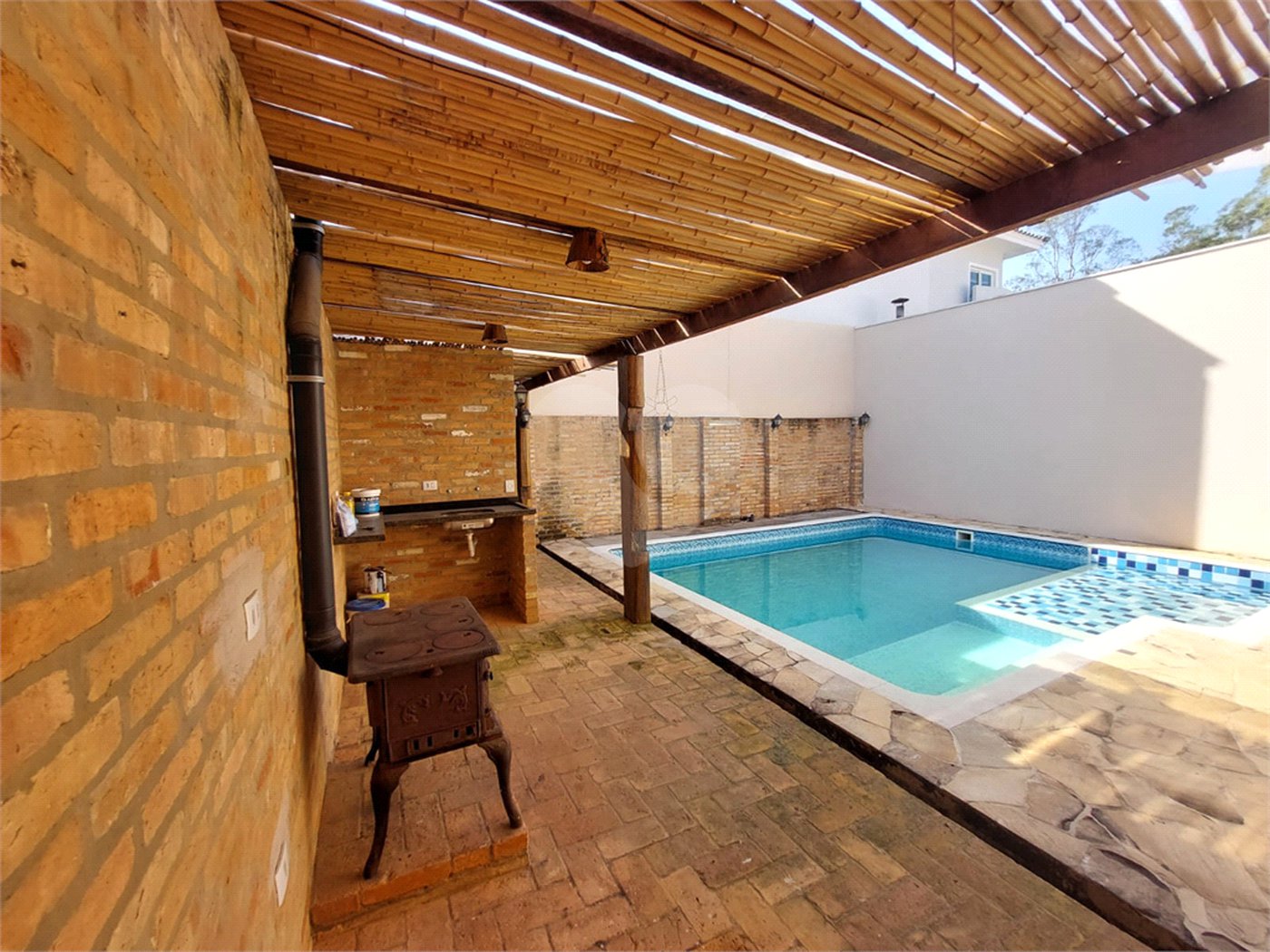 Casa à venda com 3 quartos, sendo 1 suíte, no condomínio Village Saint Clair, Sorocaba - SP