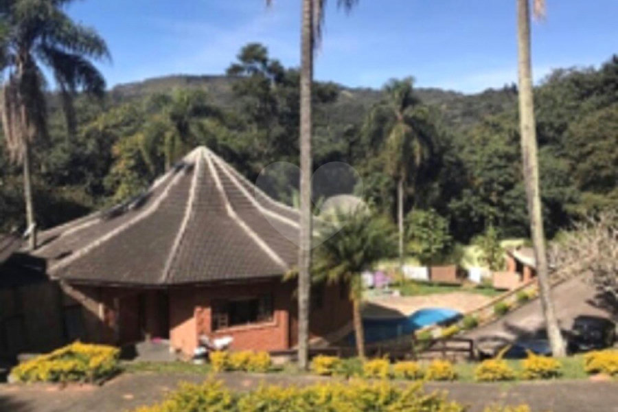 Sobrado à venda ou para alugar com 4 suítes em Serra da Cantareira, Mairiporã, SP