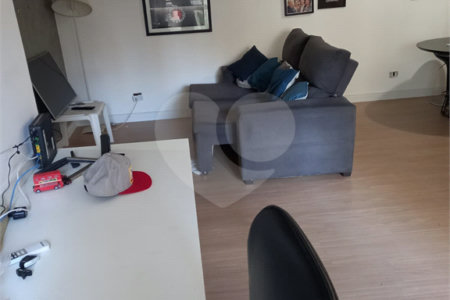 Apartamento à venda com 3 quartos, sendo 1 suíte,  em Vila Olímpia, São Paulo, SP