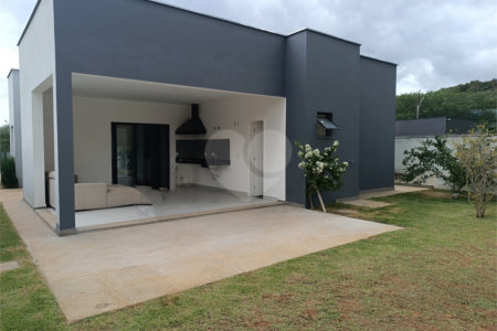 Casa à venda com 3 suítes no condomínio Altos de São Roque, São Roque - SP