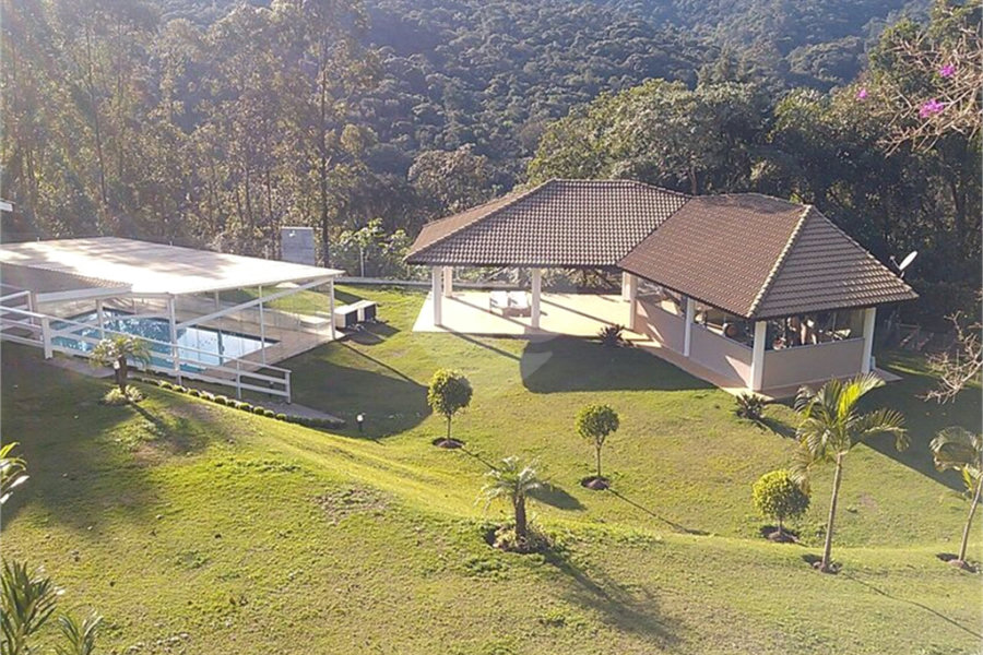 Casa à venda com 4 suítes no condomínio Suíça da Cantareira, Mairiporã - SP