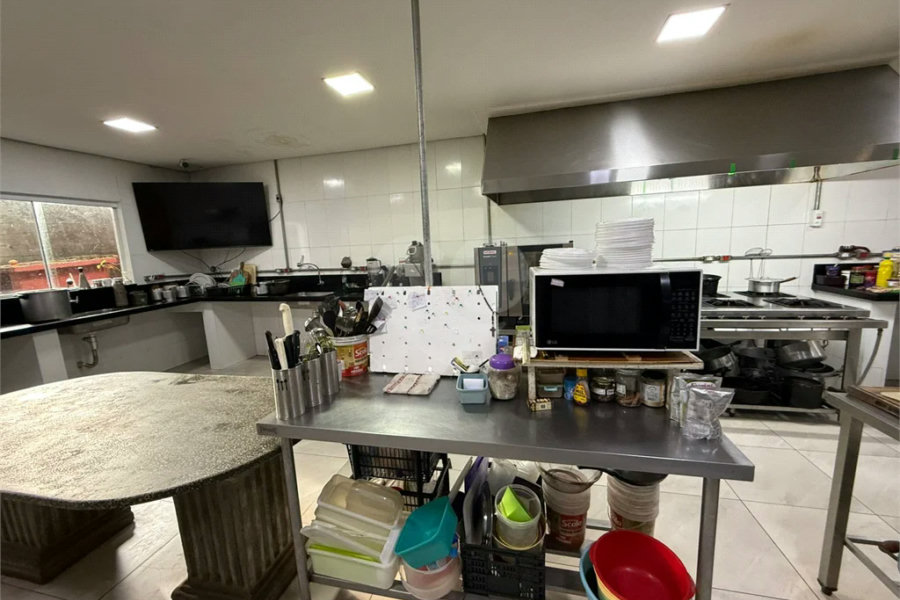 Chácara no Unileste, com espaço para eventos e cozinha industrial, na modalidade porteira fechada,