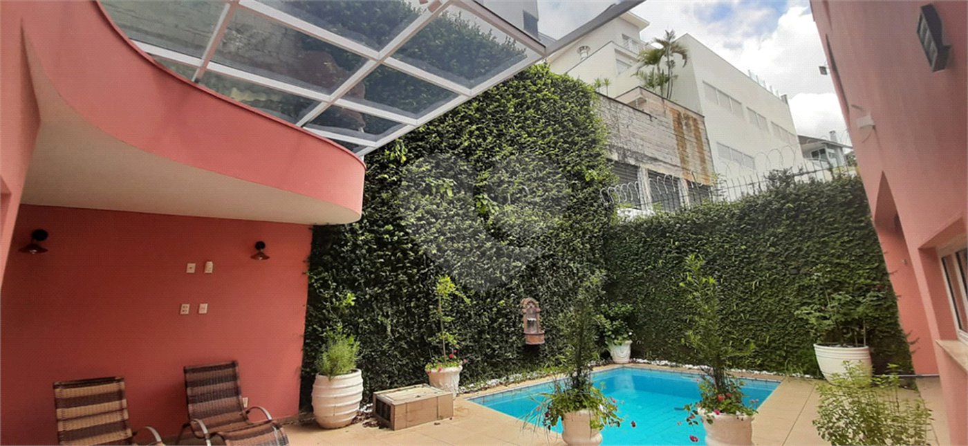 Sobrado à venda ou para alugar com 4 quartos, sendo 3 suítes,  em Jardim Franca, São Paulo, SP