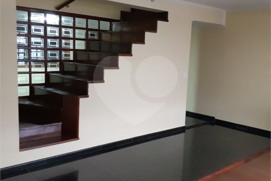 Sobrado à venda com 3 quartos, sendo 1 suíte, em Vila Tibagi, Guarulhos, SP