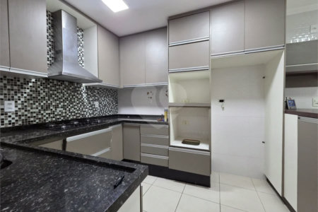 Sobrado Reformado 3 Dorms sendo 1 Suíte e 2 Vagas