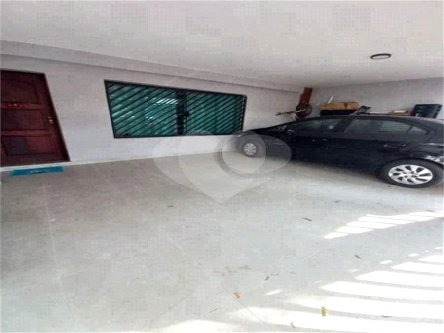 Casa de 85m2 com 3 dormitórios e 2 vagas de garagem localizado no Bosque da Saúde