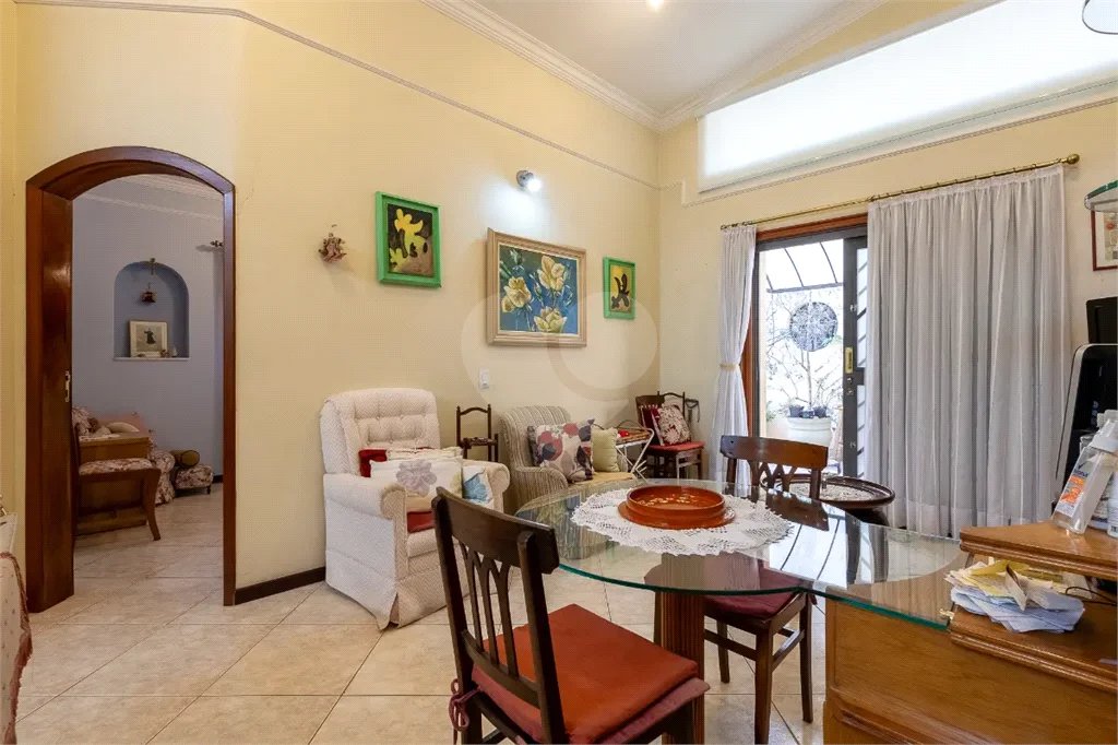 Casa a venda no Planalto Paulista, 2 suítes, 4 vagas, 230 m², quintal e localização privilegiada