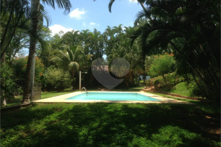 Casa à venda com 5 quartos, sendo 3 suítes, no condomínio Recanto das Flores, Indaiatuba - SP