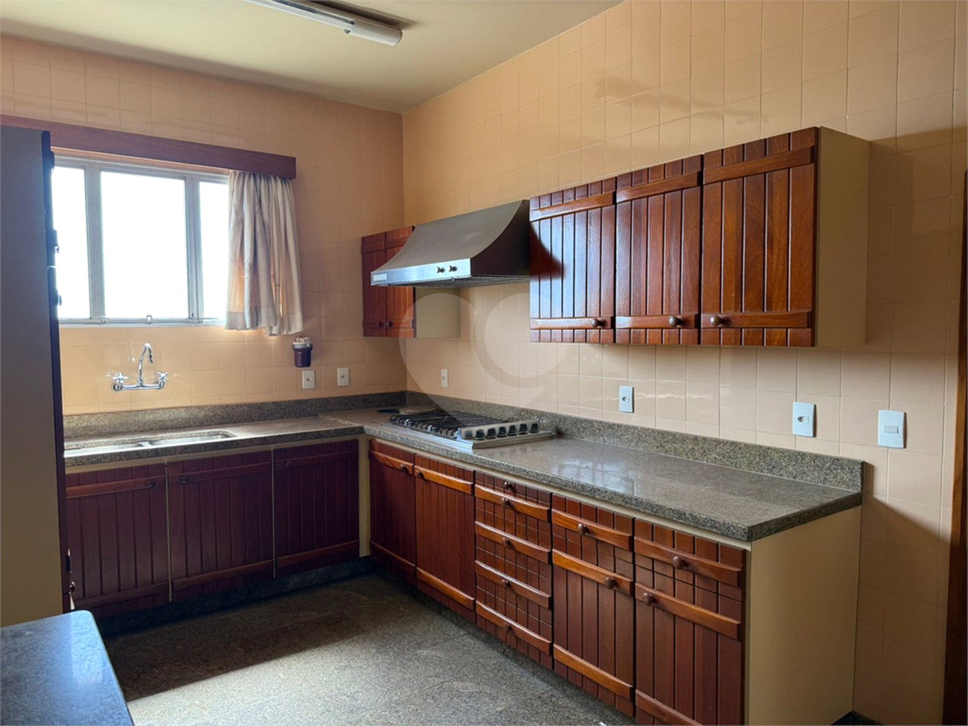 Apartamento à venda com 4 quartos, sendo 2 suítes, no Centro, Araraquara, SP