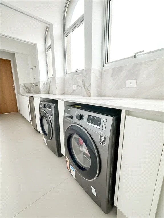 Apartamento à venda com 4 suítes em Vila Cordeiro, São Paulo, SP