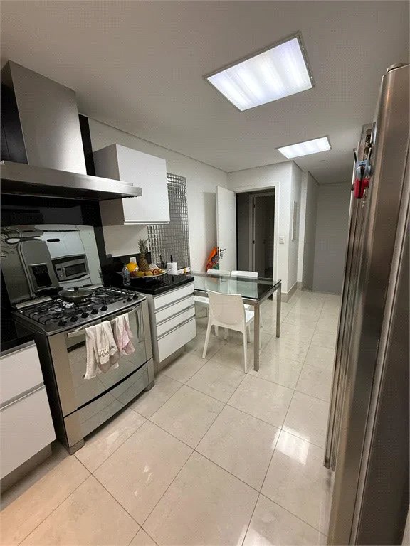 Casa à venda com 4 suítes no condomínio East Village, São Paulo - SP