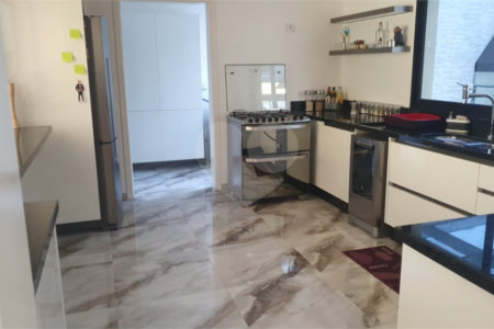 Casa à venda com 4 suítes no condomínio Vila Inglesa, Atibaia - SP