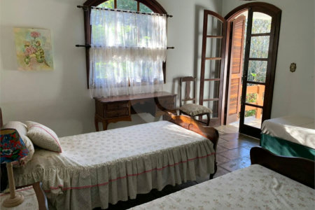 Casa à venda com 4 quartos, sendo 1 suíte, em Portal das Pedras-canedos (batatuba), Piracaia, SP