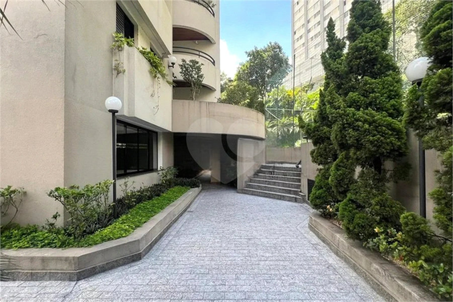 Apartamento à venda com 3 quartos, sendo 1 suíte,  em Vila Madalena, São Paulo, SP