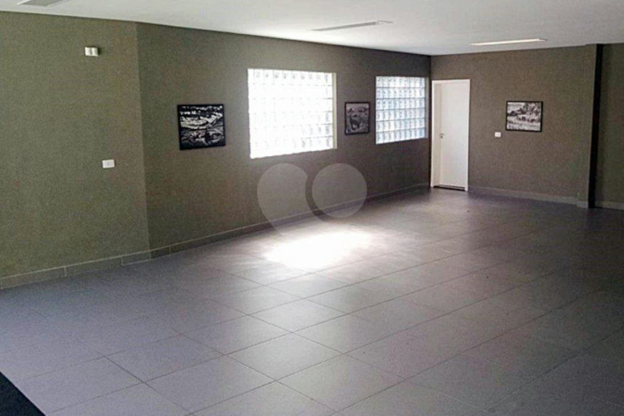 Casa à venda com 6 quartos, sendo 3 suítes, no condomínio Travessa Manuel Antônio Ferreira,85, São Paulo - SP