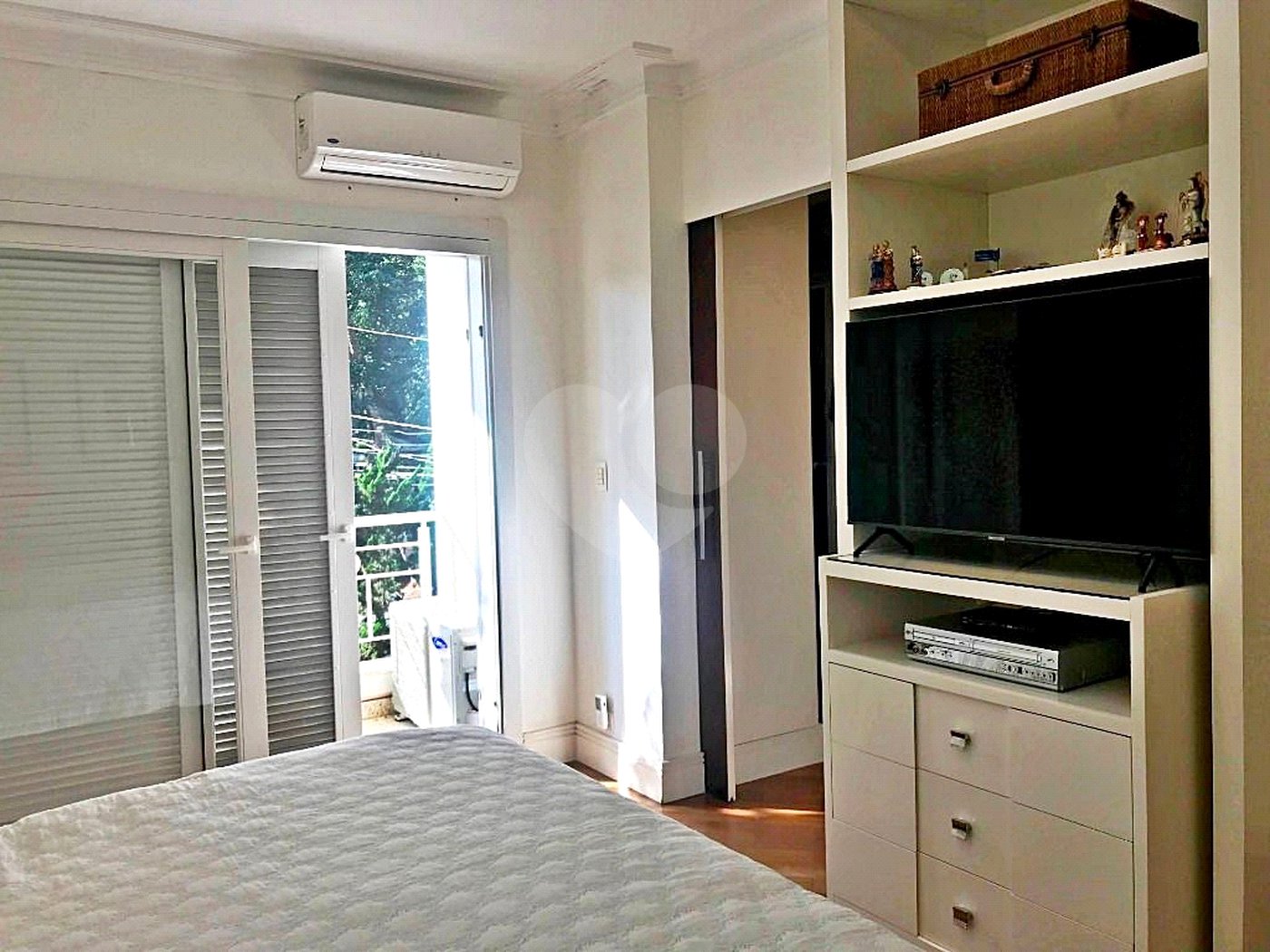Casa à venda com 4 suítes em Horto Florestal, São Paulo, SP