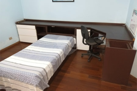 Casa à venda com 4 quartos, sendo 3 suítes, no condomínio Arujá 5, Arujá - SP
