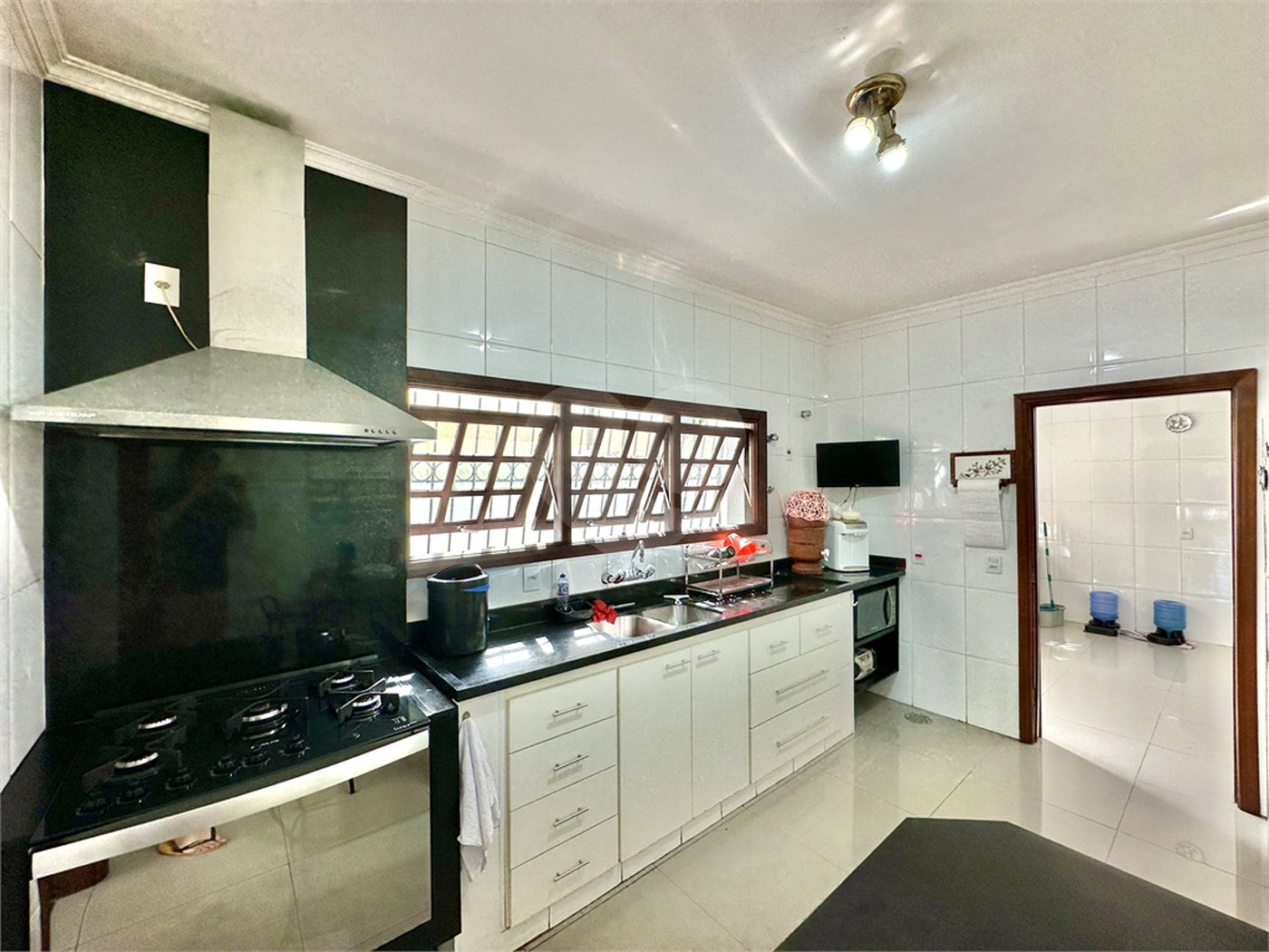 Casa à venda com 5 quartos, sendo 4 suítes,  no condomínio Parque dos Príncipes, São Paulo - SP