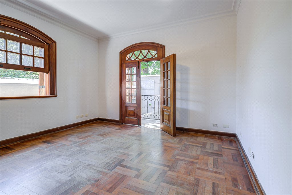 Casa à venda com 5 quartos, sendo 3 suítes, em Alto da Boa Vista, São Paulo, SP