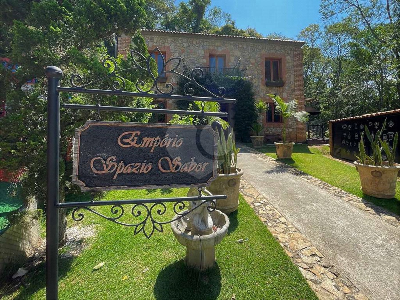 Casa de Alto Padrão à Venda e Locação - Condomínio Vila Verde