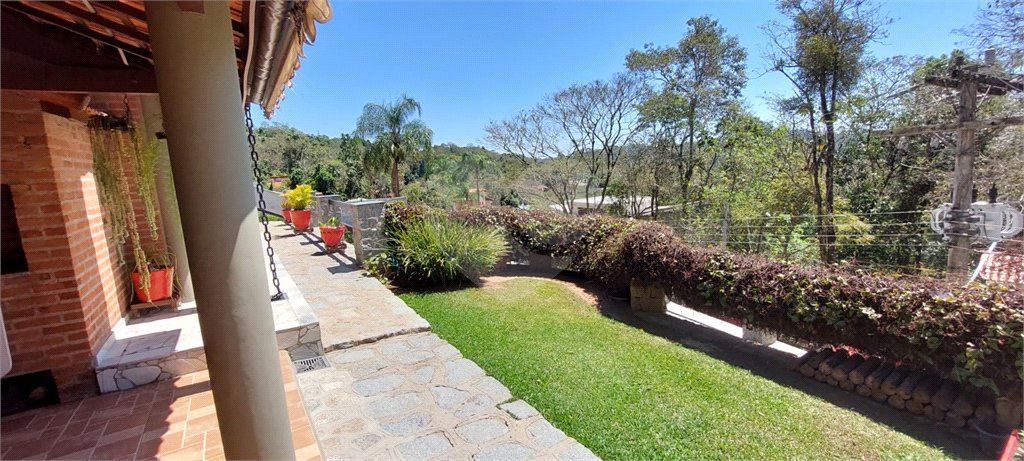 Casa à venda com 3 quartos, sendo 2 suítes, no condomínio Alpes de Caieiras, Caieiras - SP