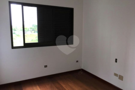 Apartamento à venda com 4 quartos, sendo 2 suítes,  em Vila Andrade, São Paulo, SP