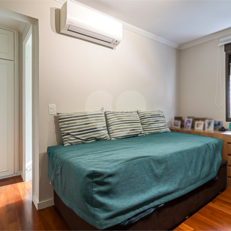 Apartamento à venda com 4 quartos, sendo 2 suítes, em Moema, São Paulo, SP