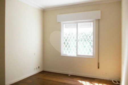 Casa à venda com 3 quartos, sendo 1 suíte, no condomínio Praça Pero Vaz de Caminha,260, São Paulo - SP