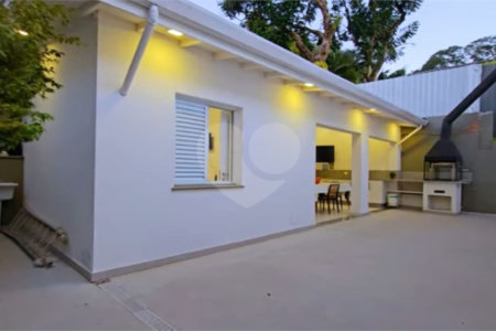 Casa à venda com 4 quartos, sendo 1 suíte, em Jardim Europa, São Paulo, SP