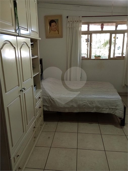 Casa à venda ou para alugar com 6 quartos, sendo 2 suítes, em Parque São George, Cotia, SP