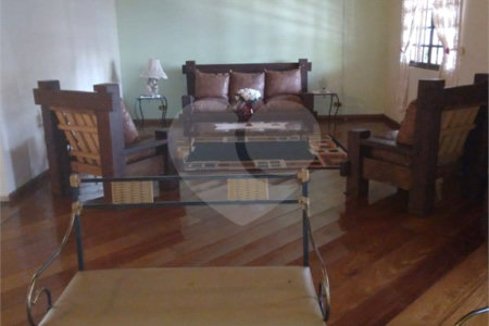 Casa à venda com 4 quartos, sendo 3 suítes,  em Vila Áurea, Poá, SP