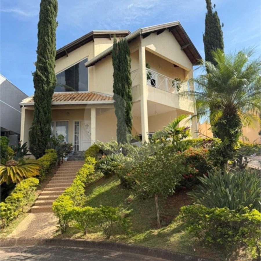 Casa à venda com 4 quartos, sendo 2 suítes, no condomínio Milennium, Valinhos - SP