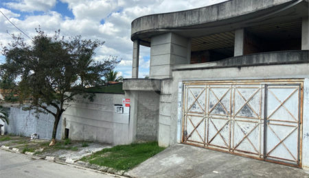 Sobrado à venda com 6 quartos, sendo 2 suítes,  em Vila Áurea, Poá, SP