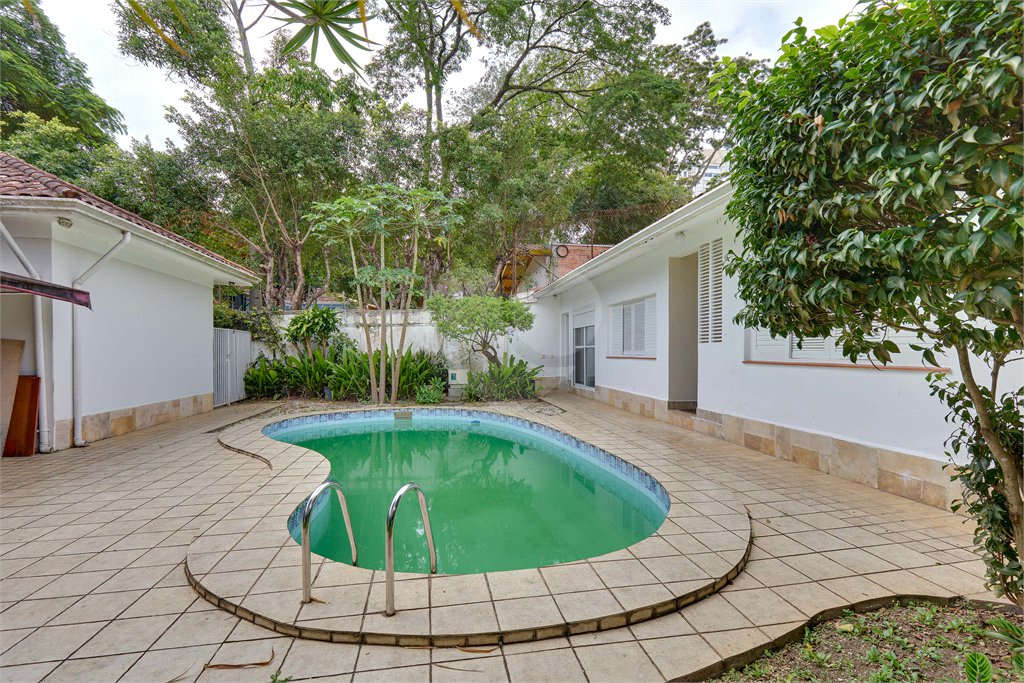 Casa Térrea à venda ou para alugar com 5 quartos, sendo 2 suítes, em Granja Julieta, São Paulo, SP
