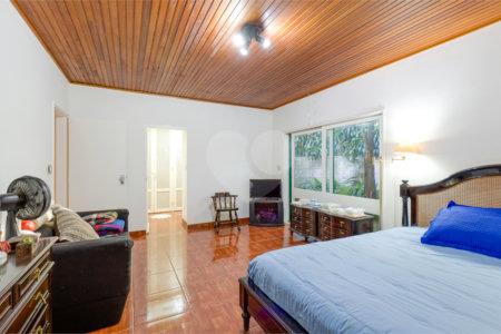 Casa Térrea à venda com 5 quartos, sendo 2 suítes, em Alto da Boa Vista, São Paulo, SP