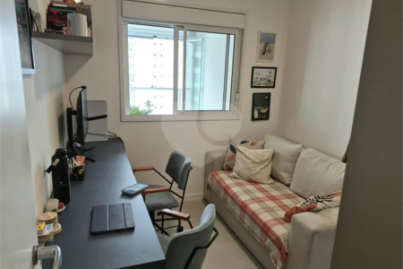 Oportunidade na Vila Leopoldina!! Apartamento com dois dormitórios, sendo uma suíte, dois banheiros, e com duas vagas.