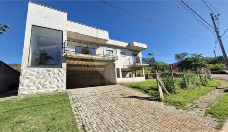 Casa à venda com 4 quartos, sendo 2 suítes,  em Condomínio Residencial Shamballa III, Atibaia, SP